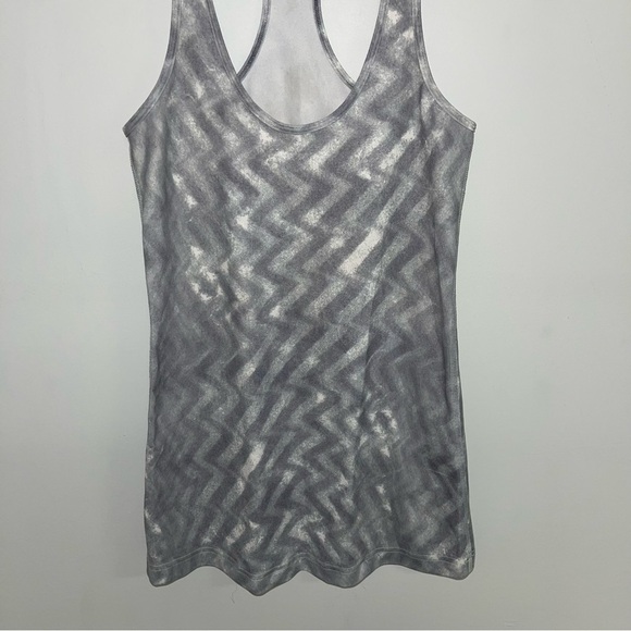Lululemon Cool Racerback Tank Top Size 6 US Grey White Chevron Blazer Fossil - Picture 4 of 11